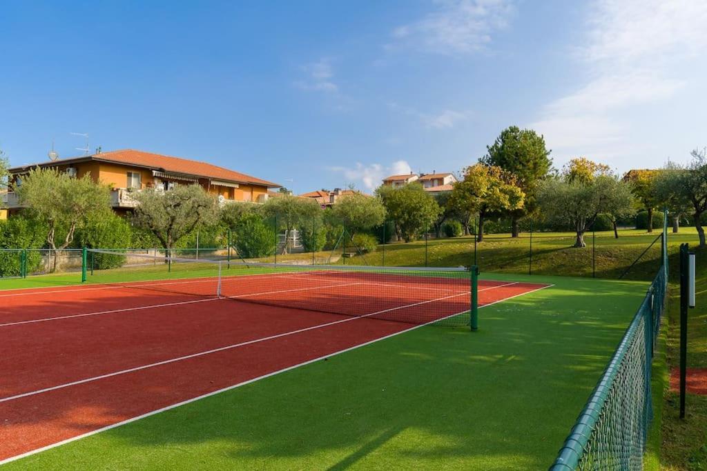 Tennis / Pool / Barbecue Bardolino Exterior photo